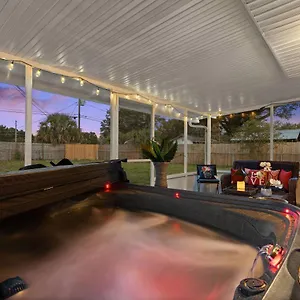 Family-friendly With Private Hot Tub! Holiday home